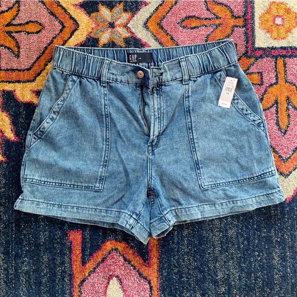NWT GAP denim shorts. Size L.
